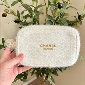 CHANEL Beauté White and Gold makeup pouch